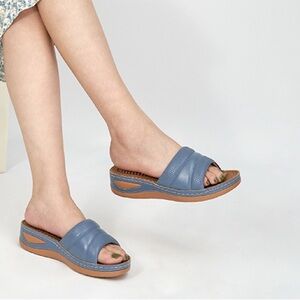 Alicegana Sandals Size 9